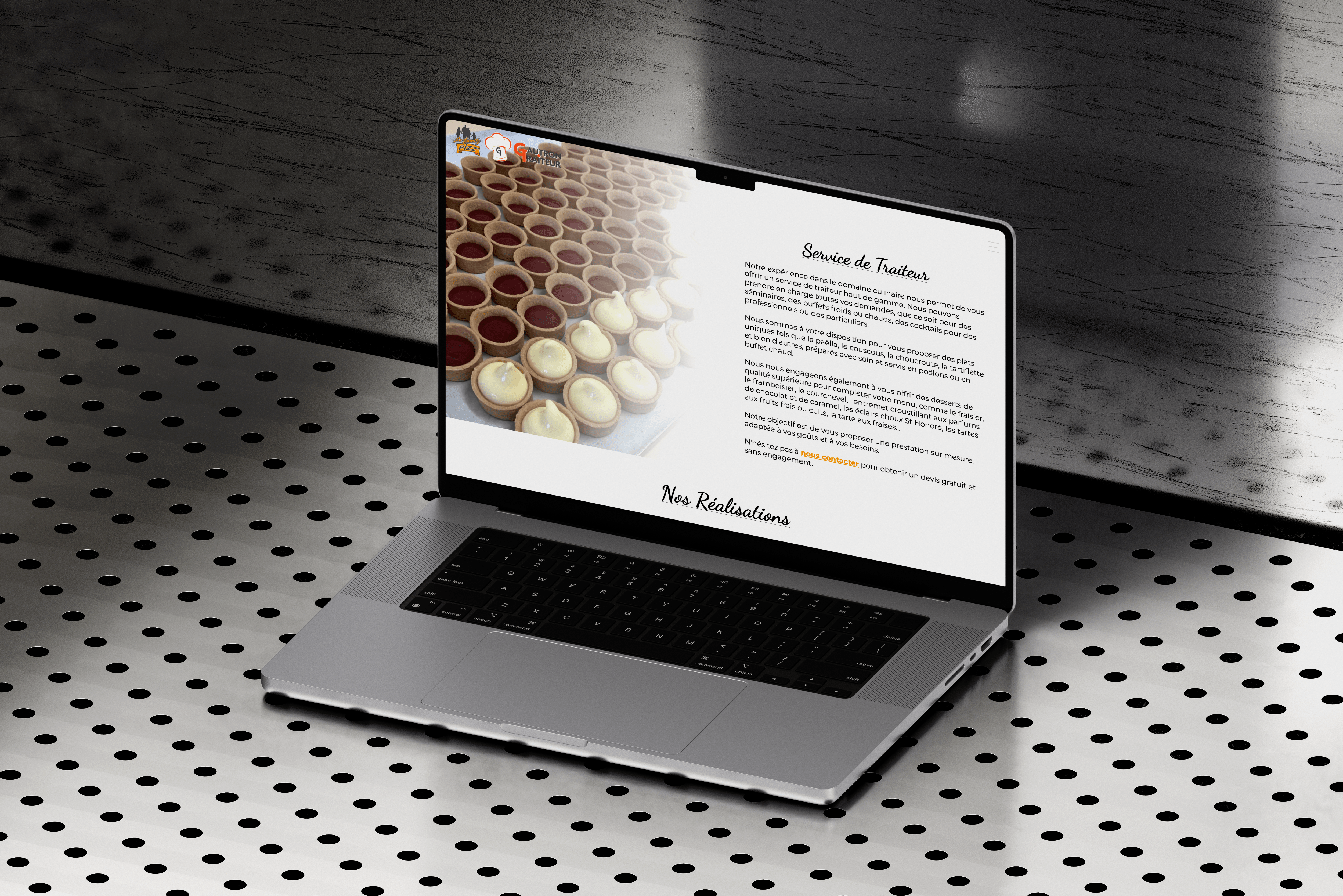 mockup d'un ordinateur affichant la page traiteur du site la-family-pizz.fr